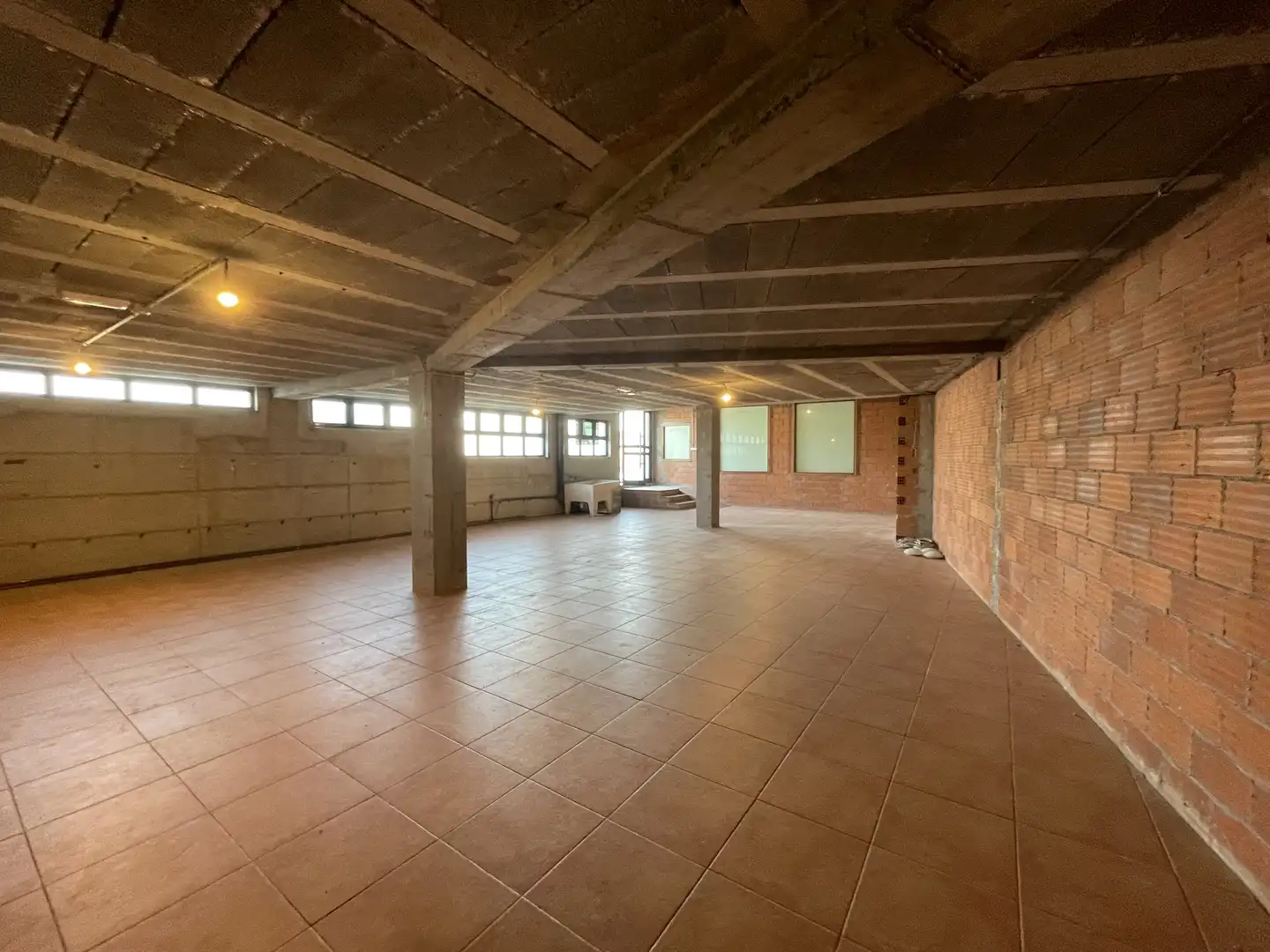 Commercial properties for sale in Moeche