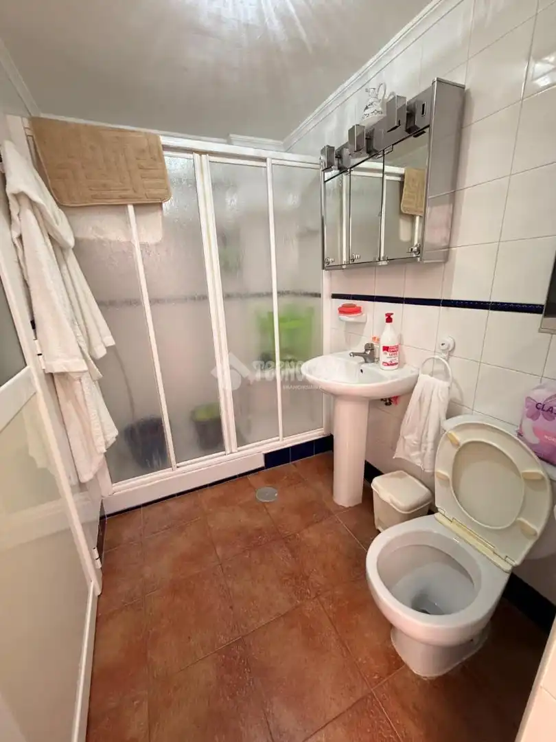 Bathroom of Flat for sale in Zona de la Vega