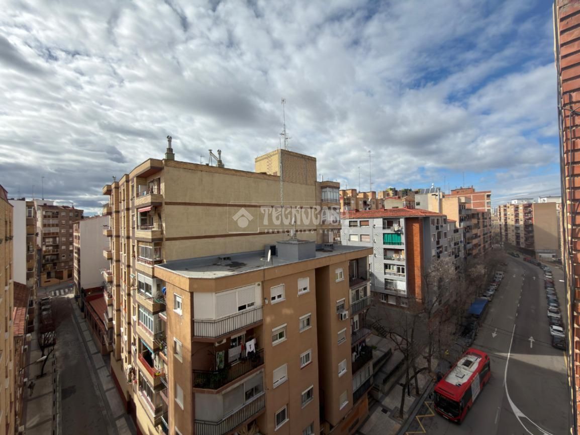 Vista exterior de Pis en venda en  Zaragoza Capital amb Calefacció i Balcó