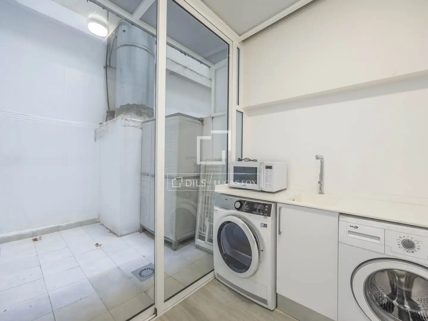 Außenansicht von Wohnung zur Miete in Valencia mit Klimaanlage, Heizung und Parkett