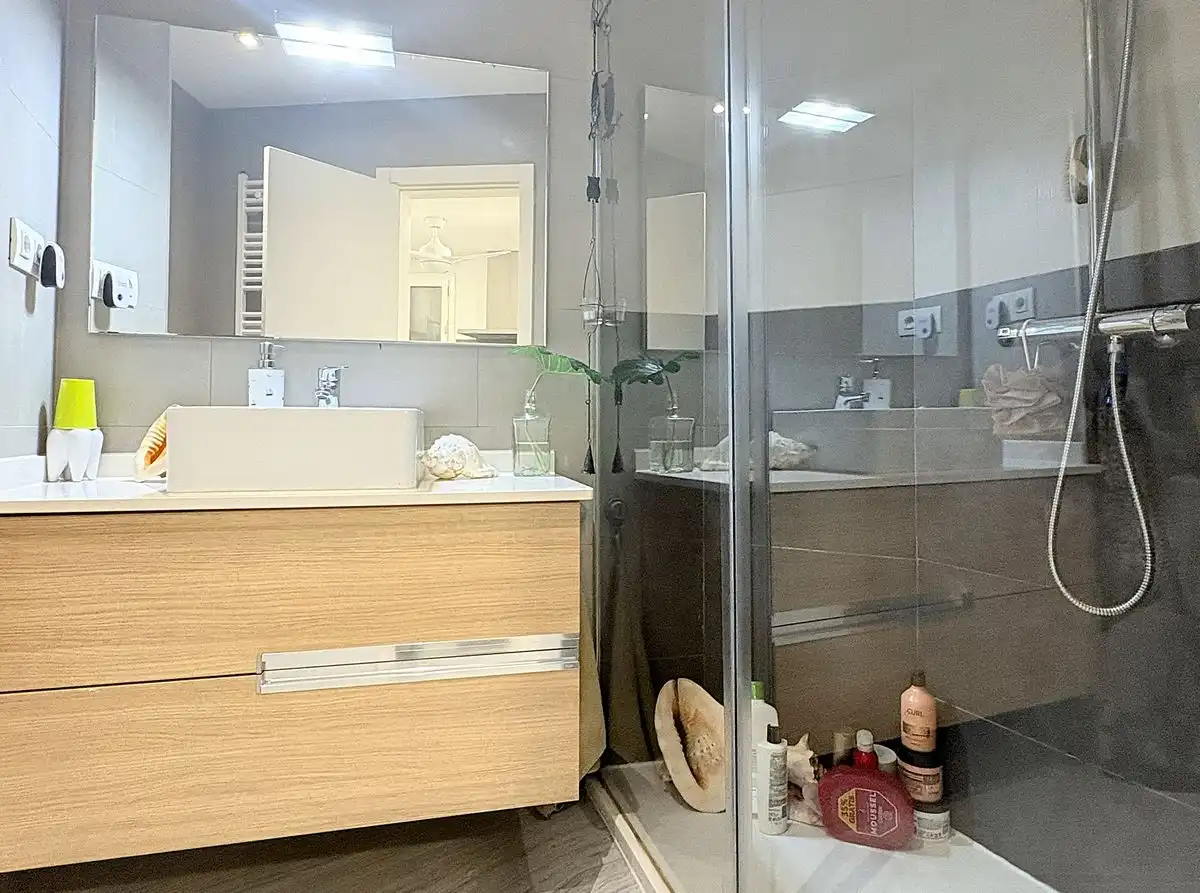 Bathroom of Ground floor for sale in Vilanova i la Geltrú  with Heating, Terrace and Oven