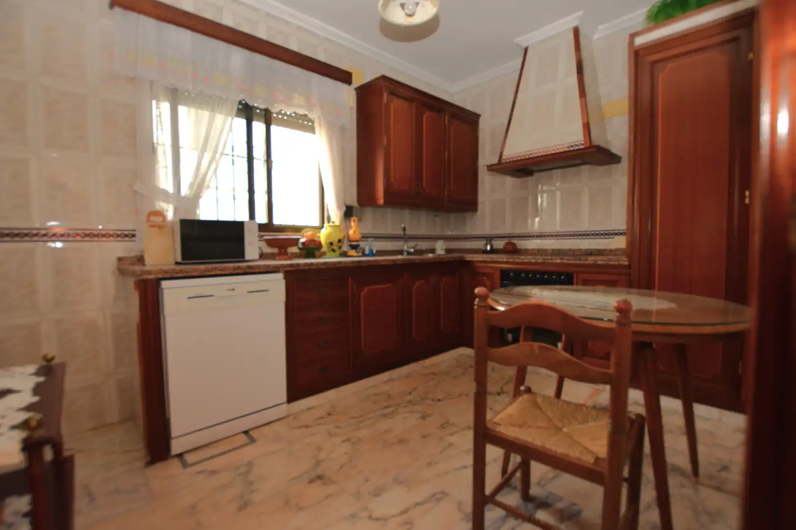 Cocina de Casa o chalet en venta en Bormujos con Aire acondicionado, Calefacción y Jardín privado