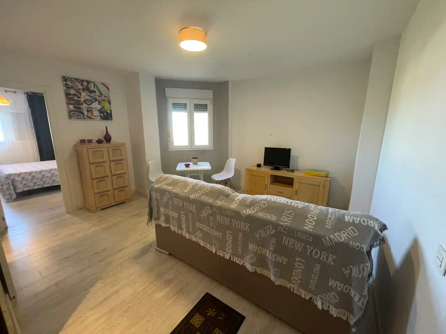 Habitación de Apartamento en venta en La Línea de la Concepción con Amueblado y Lavadora