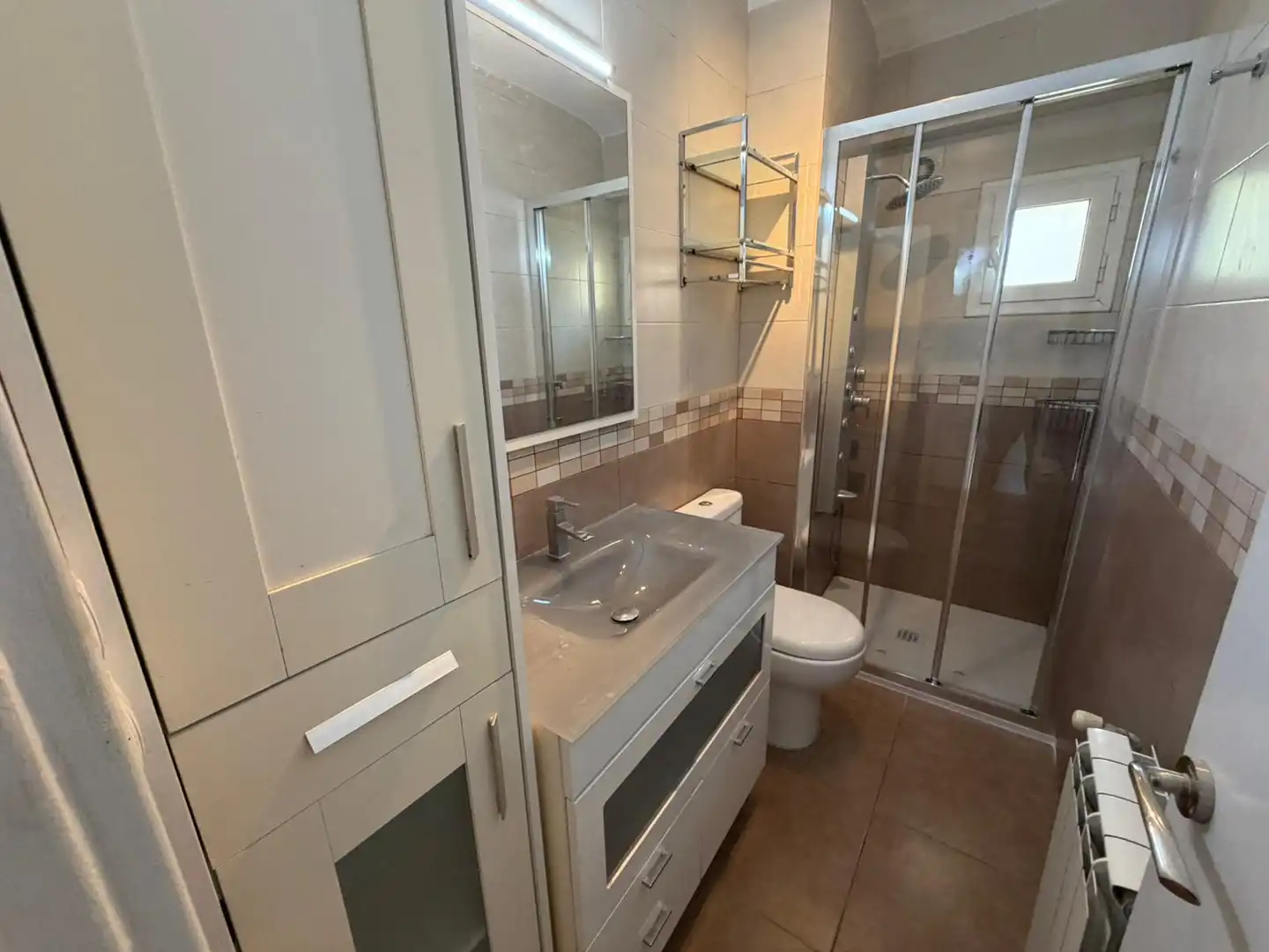 Baño de Piso de alquiler en Lleida con Calefacción, Parquet y Amueblado