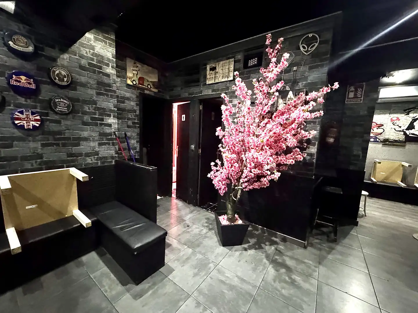 Commercial properties for sale in Madrid  with Air Conditioner, Furnished and Alarm