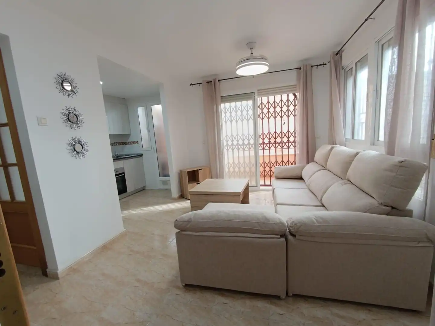 Sala de estar de Dúplex en venta en Águilas con Trastero, Amueblado y Balcón