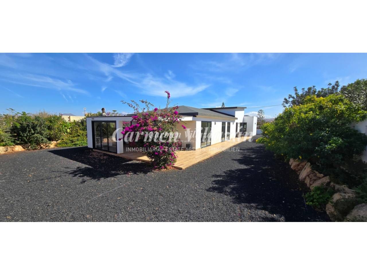 Vista exterior de Casa o xalet en venda en Puerto del Rosario amb Jardí privat, Terrassa i Traster