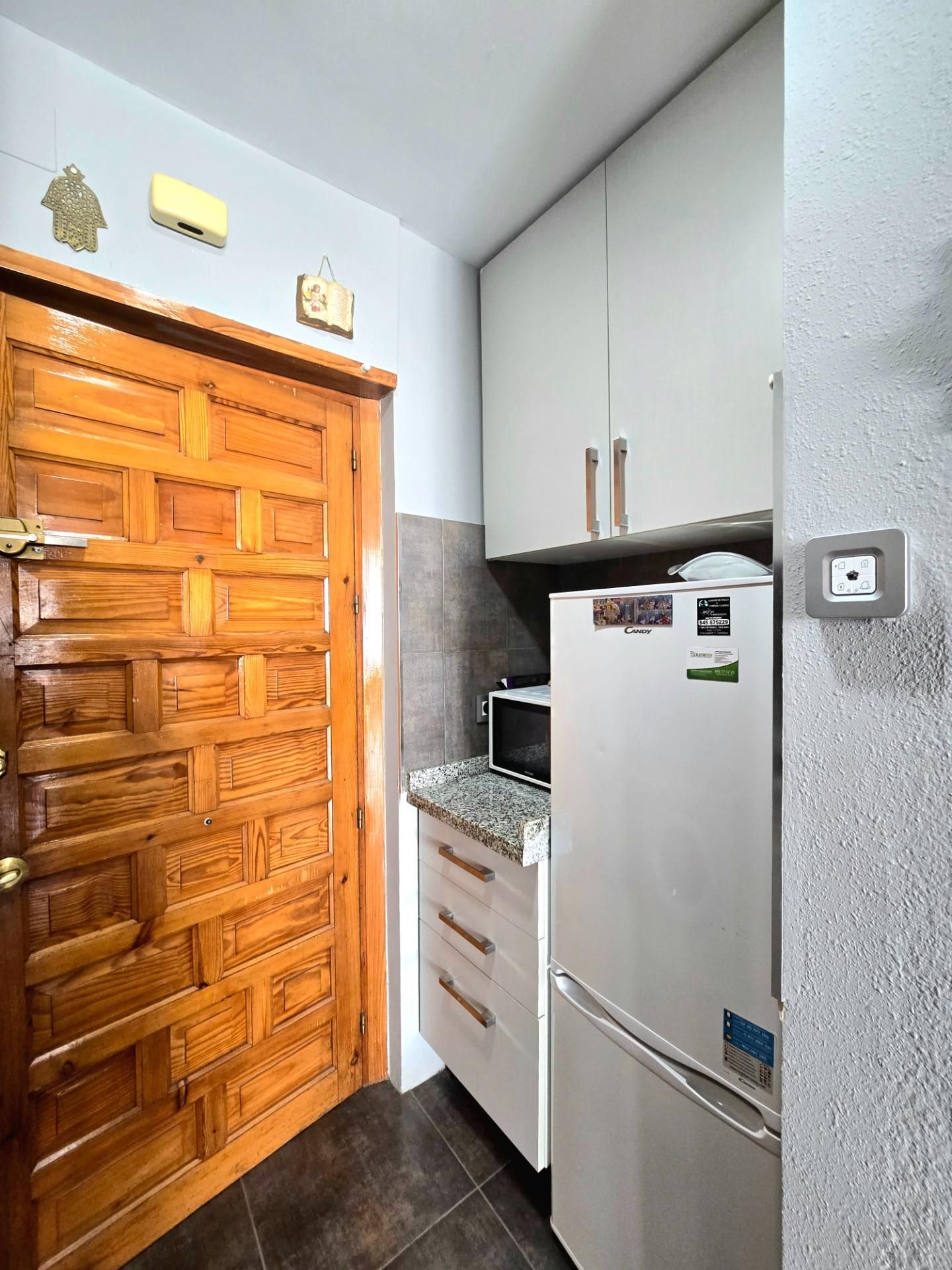 Cuina de Estudi en venda en Torremolinos amb Aire condicionat, Terrassa i Moblat