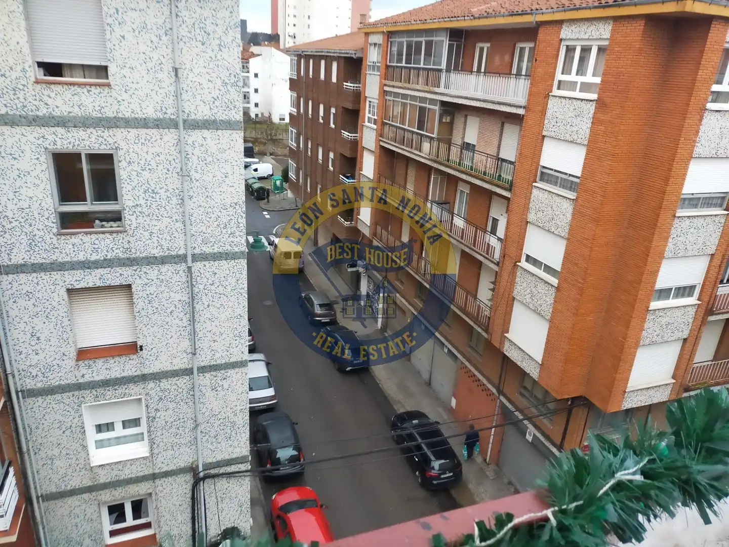 Vista exterior de Ático en venta en León Capital  con Aire acondicionado, Calefacción y Parquet