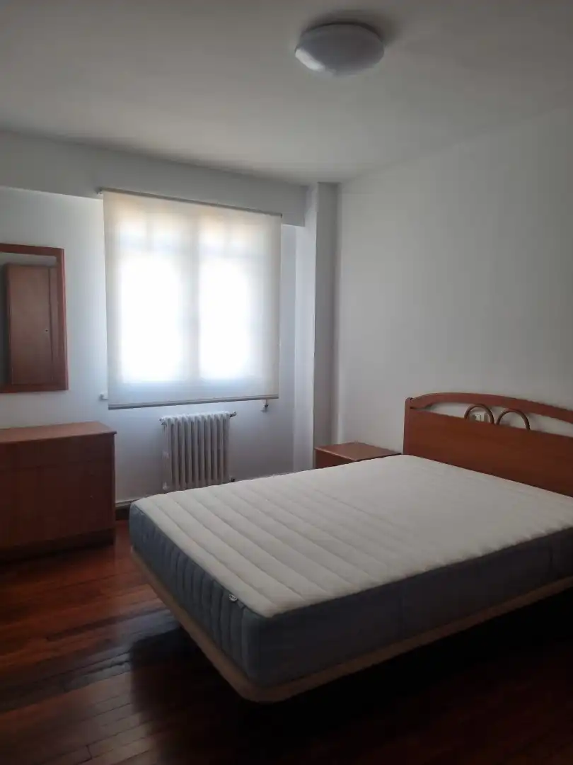 Bedroom of Apartments for rent in Santiago de Compostela   with Heating, Parquet flooring and Furnished