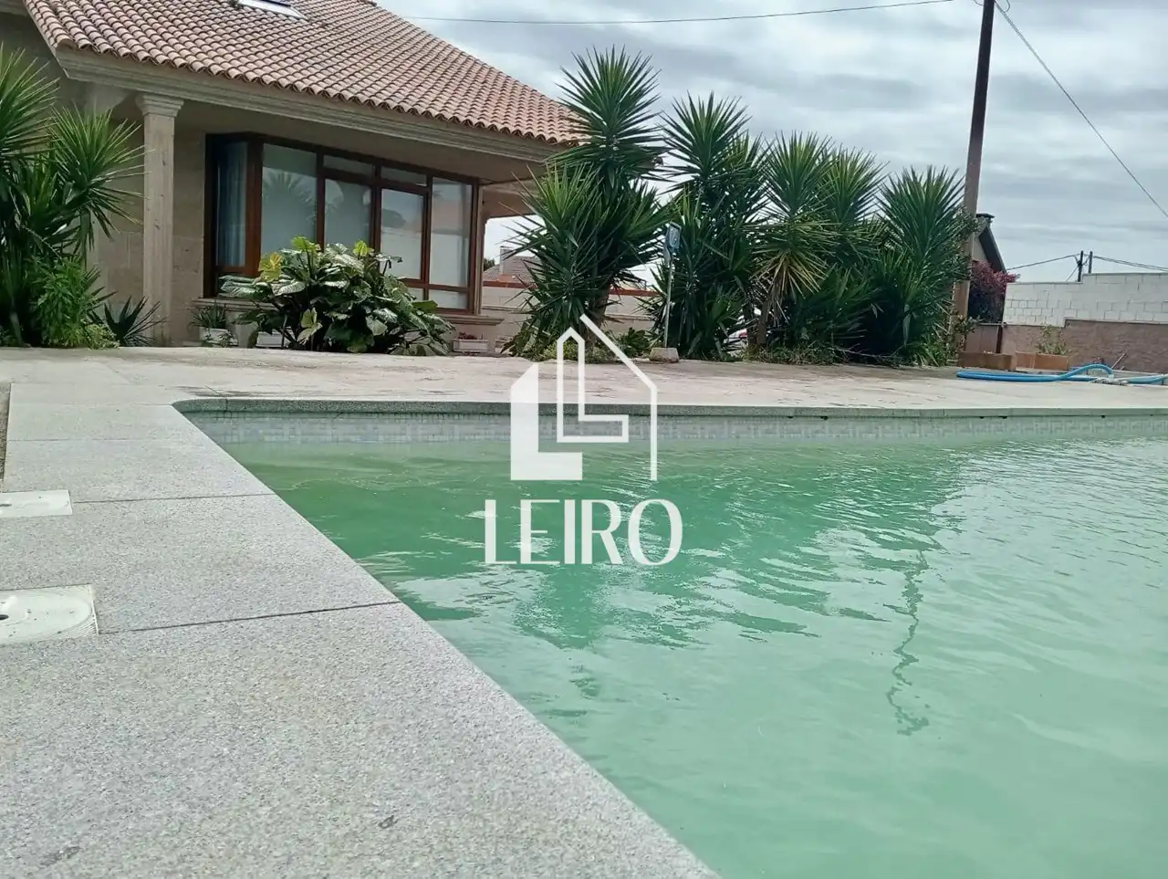 Piscina de Casa o xalet en venda en Cambados amb Calefacció, Jardí privat i Traster