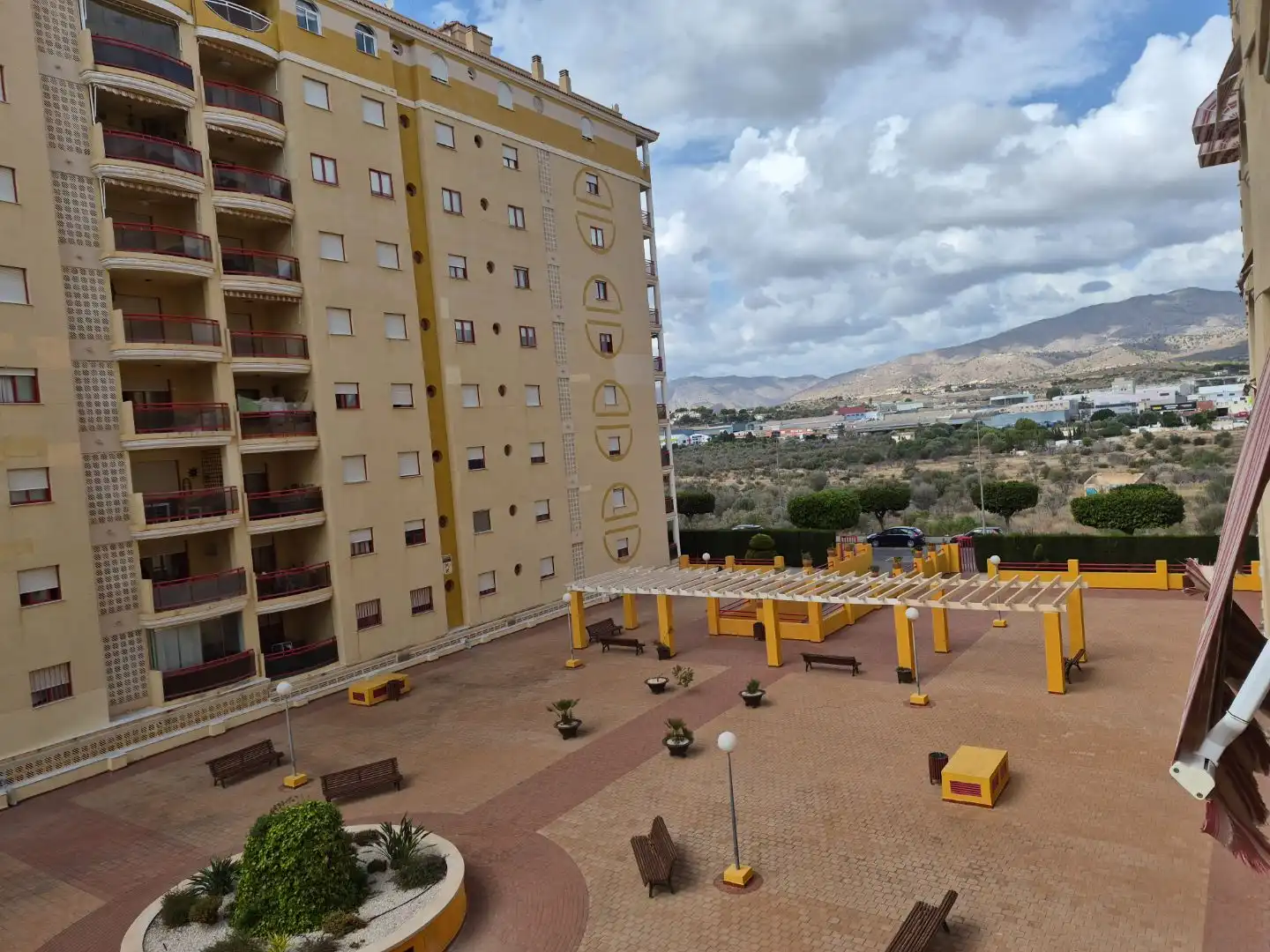 Vista exterior de Apartament en venda en Villajoyosa / La Vila Joiosa amb Terrassa, Piscina i Balcó