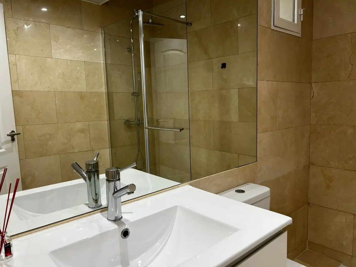 Baño de Apartamento de alquiler en Madrid con Aire acondicionado y Calefacción