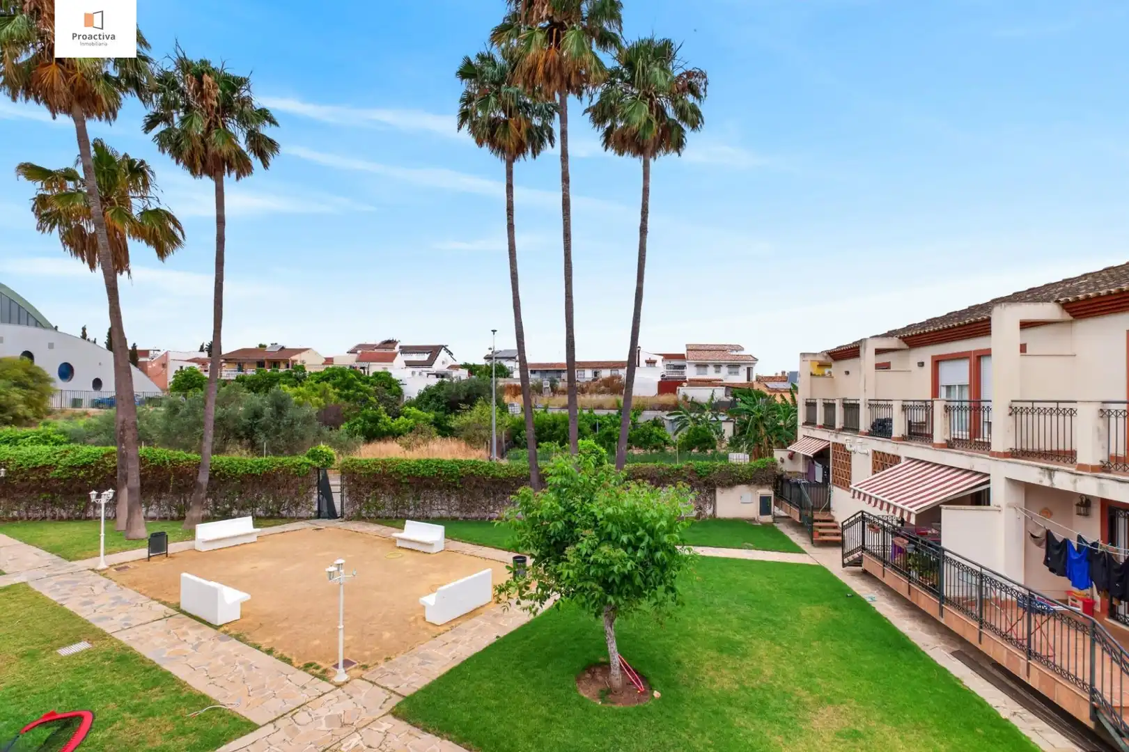 Vista exterior de Casa adosada en venda en Alhaurín de la Torre amb Aire condicionat, Terrassa i Traster