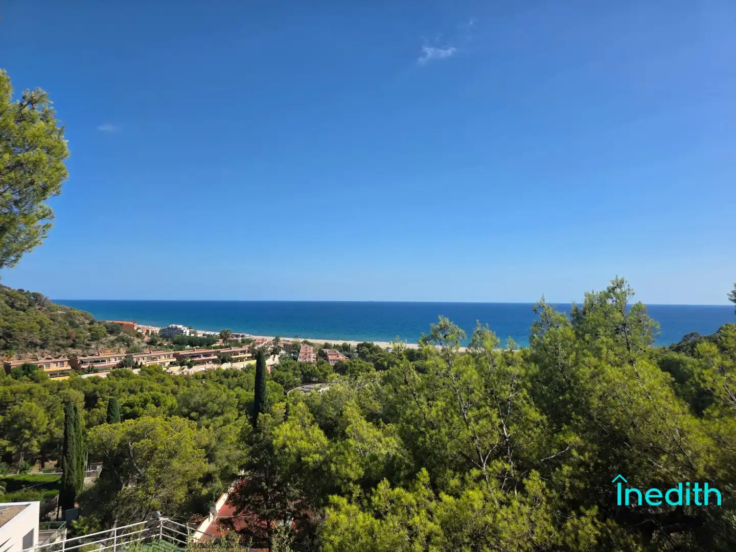 Casa amb terrassa en venda a Les Botigues de Sitges, imagen 2