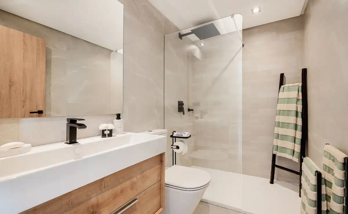 Bany de Àtic en venda en Istán amb Aire condicionat, Terrassa i Sauna