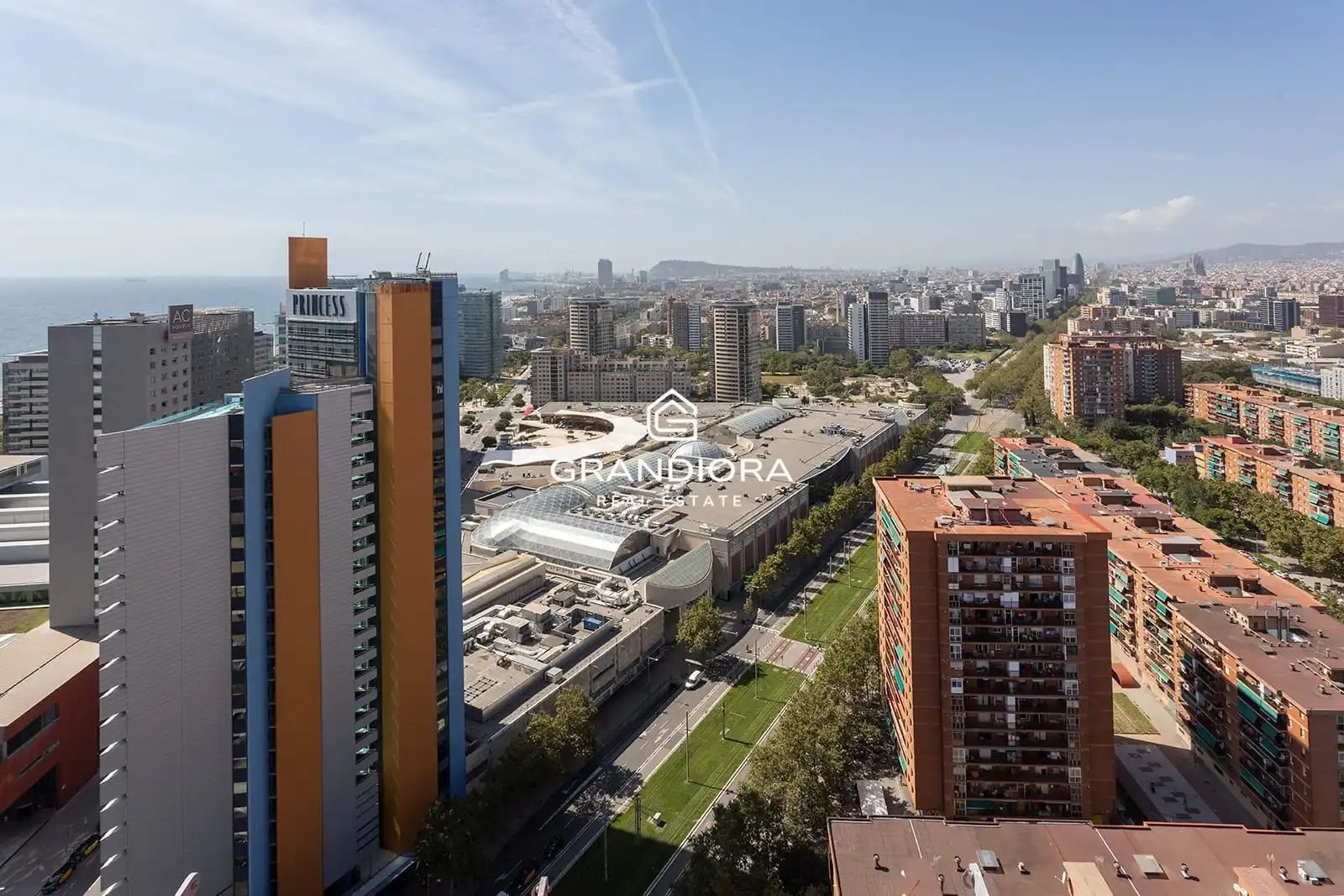 Vista exterior de Pis de lloguer en Barcelona amb Aire condicionat, Terrassa i Piscina