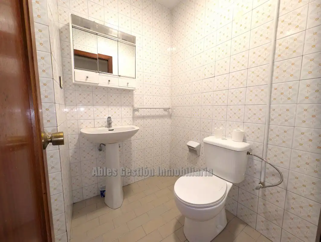 Baño de Piso en venta en Oviedo  con Calefacción, Parquet y Terraza