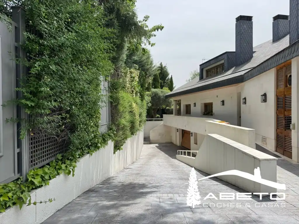 Vista exterior de Casa o chalet en venta en Madrid