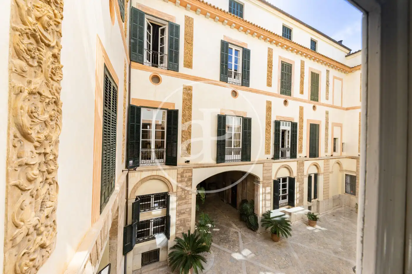 Außenansicht von Wohnung zum Verkauf in  Palma de Mallorca mit Heizung, Privatgarten und Terrasse