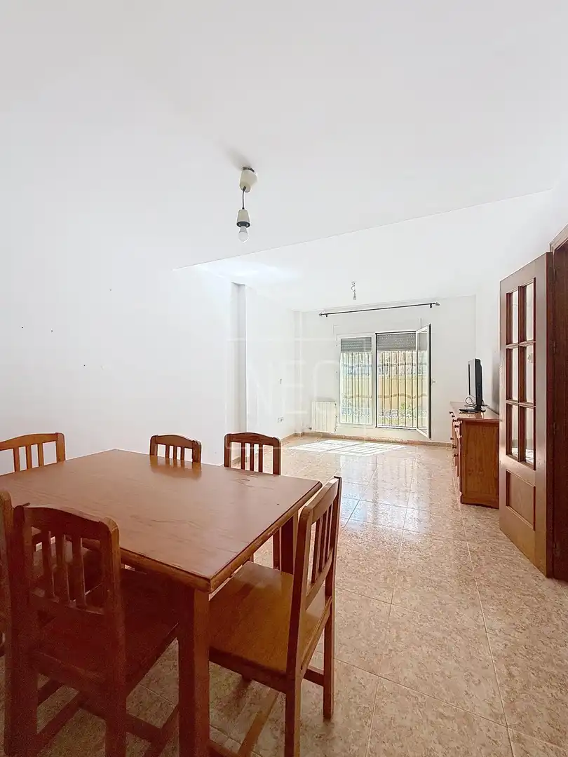 Semi-detached house with garden for sale in Avenida ALFAGUARA, imagen 3