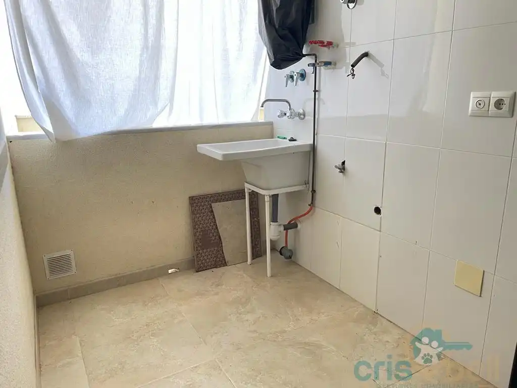 Flat with terrace for sale in Calle Enrique Granados, imagen 3
