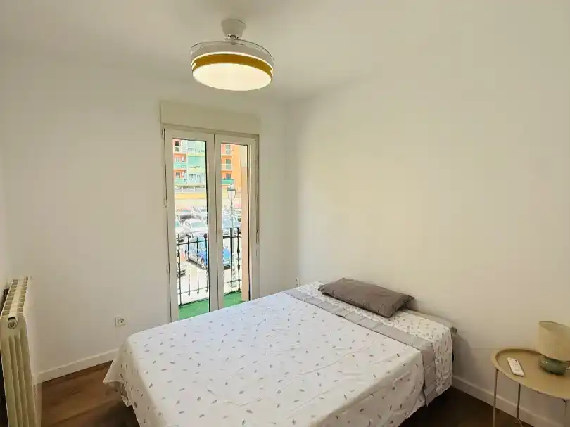 Schlafzimmer von Wohnung zur Miete in Zaragoza mit Parkett, Möbliert und Balkon