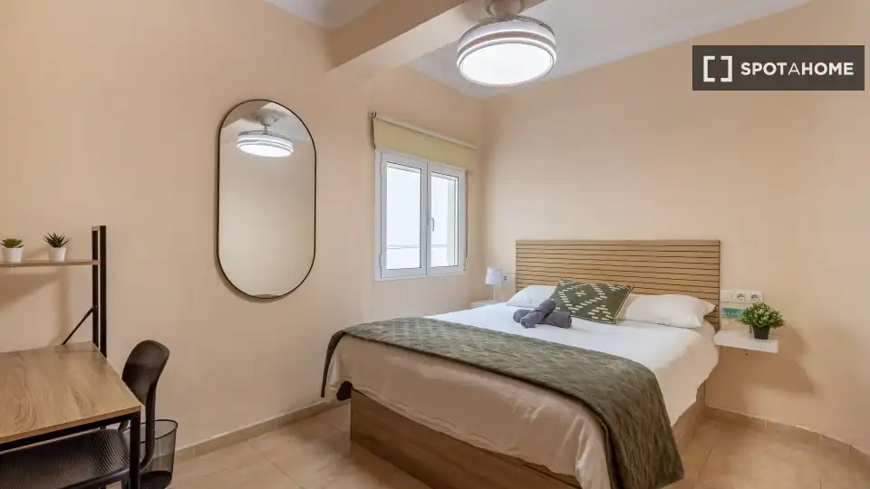 Habitación de Piso de alquiler en Granada con Aire acondicionado, Calefacción y Amueblado