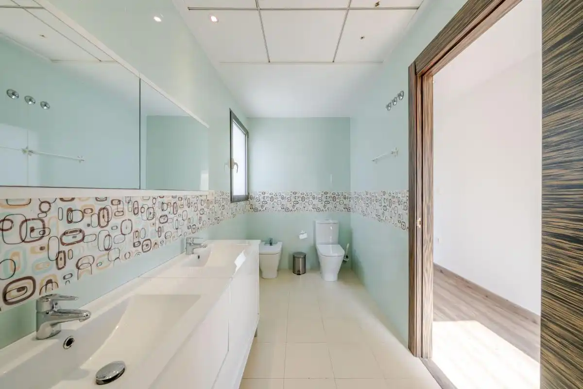 Badezimmer von Haus oder Chalet zum Verkauf in Elche / Elx mit Klimaanlage, Heizung und Privatgarten