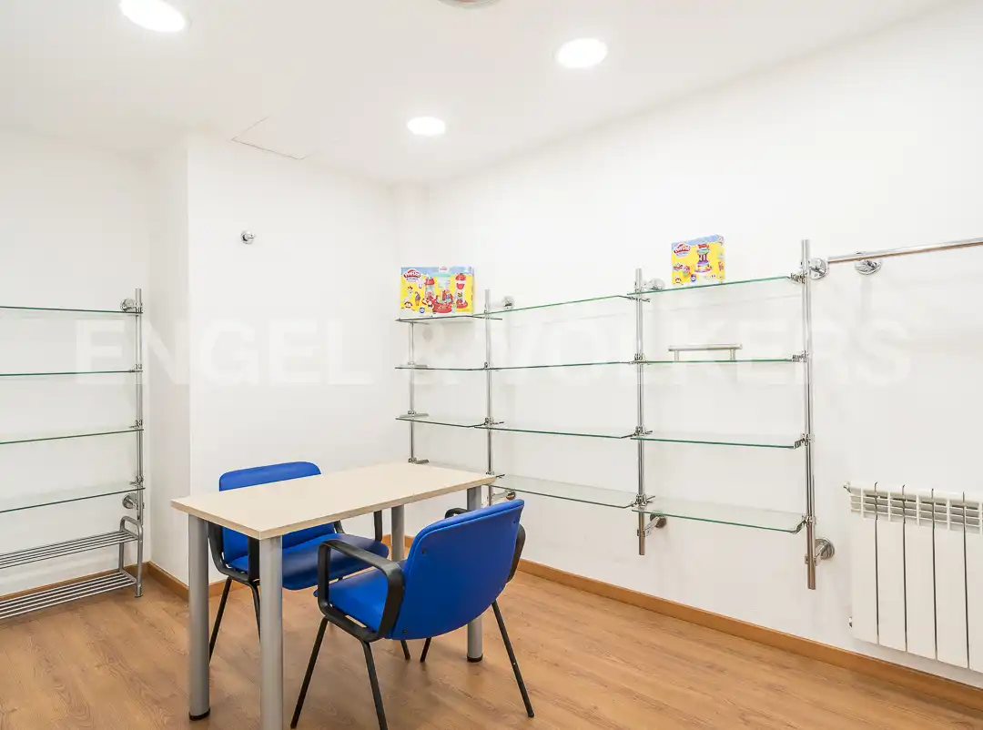 Office for sale in Barcelona  with Air Conditioner and Furnished