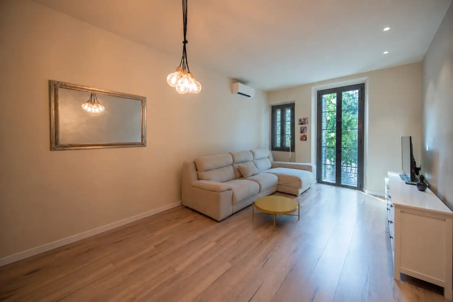 Sala d'estar de Dúplex de lloguer en Sant Feliu de Guíxols amb Aire condicionat, Calefacció i Terrassa