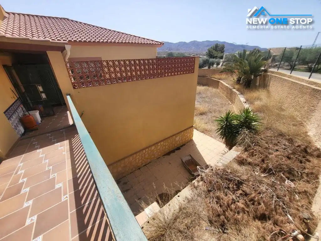 Casa adosada en venda en Cuevas del Almanzora amb Aire condicionat, Calefacció i Jardí privat