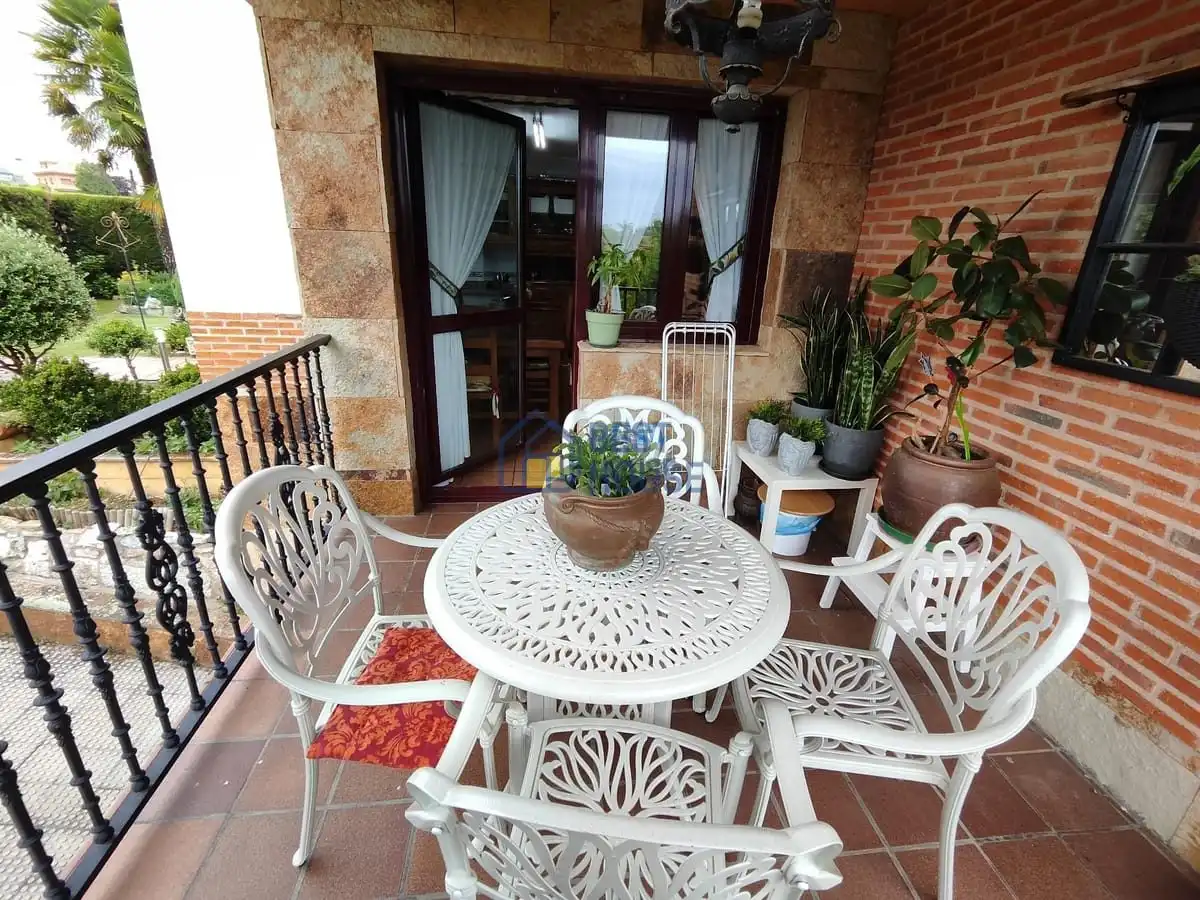 Terrassa de Casa o xalet en venda en San Andrés del Rabanedo amb Calefacció, Jardí privat i Parquet