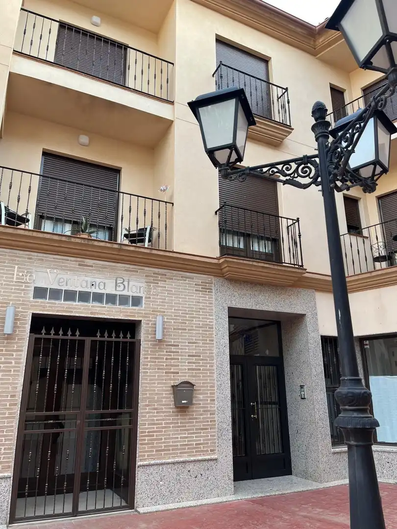 Vista exterior de Piso en venta en La Puebla de Almoradiel con Aire acondicionado, Calefacción y Balcón