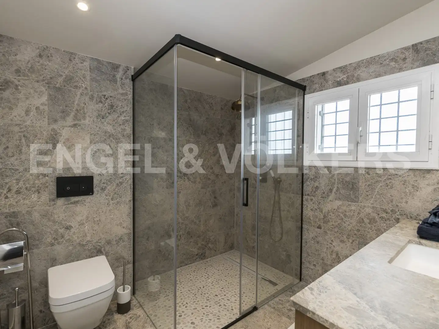 Bathroom of Houses for sale in Castelldefels  with Air Conditioner, Heating and Private garden