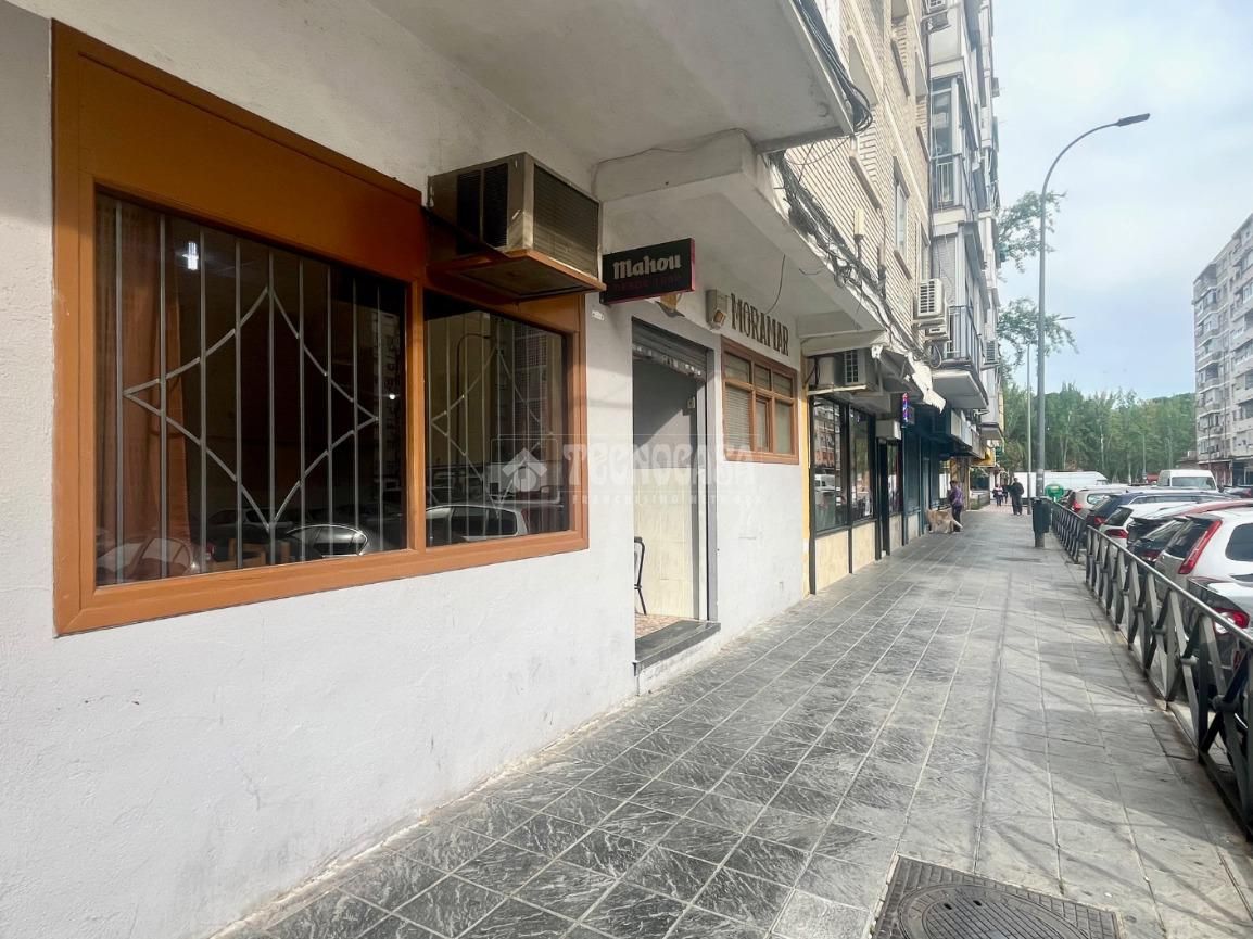 Exterior view of Premises for sale in Alcalá de Henares