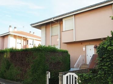 Casa aparellada amb jardí en venda a Calle Juan Palencia 8b