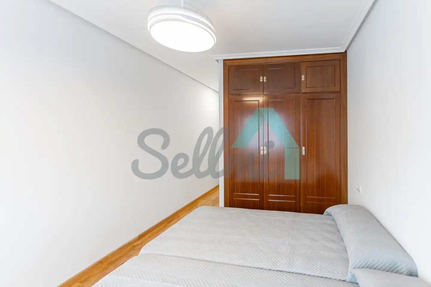 Habitación de Piso de alquiler en Oviedo  con Calefacción, Parquet y Terraza