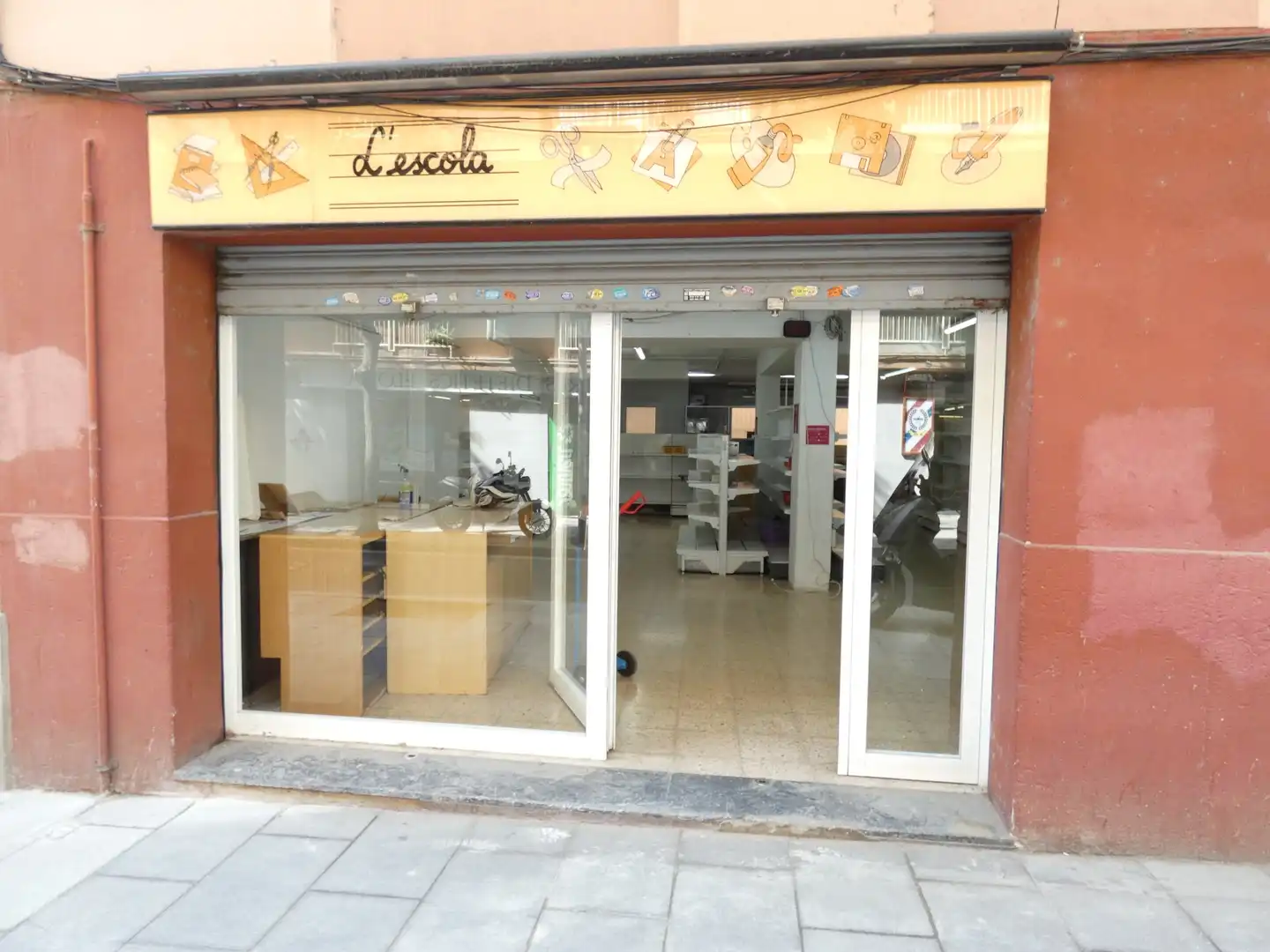 Gewerbefläche zum Verkauf in Centre - Cordelles