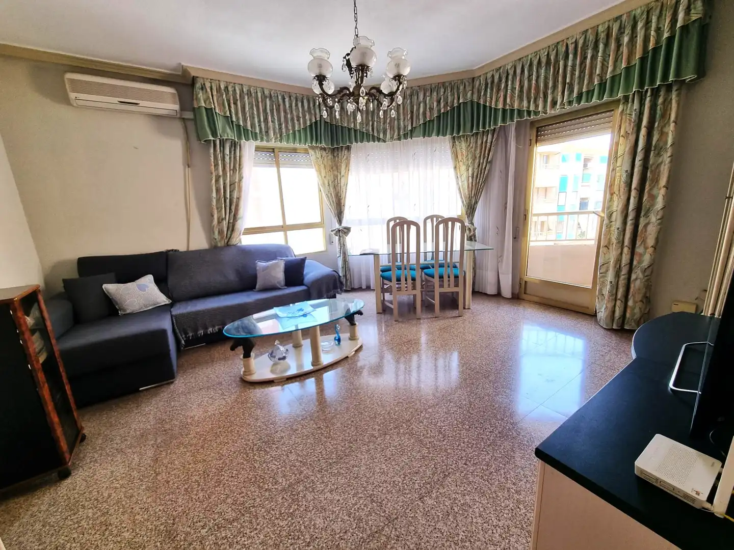 Living room of Flat for sale in Elche / Elx  with Air Conditioner, Terrace and Furnished