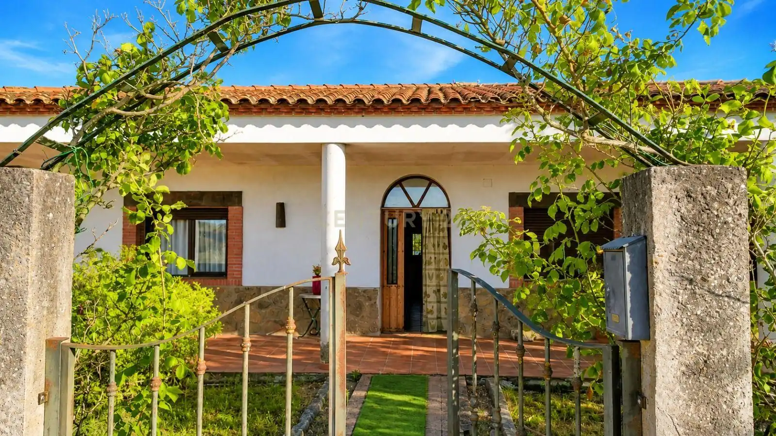 Exterior view of Houses for sale in Herrera de Alcántara  with Air Conditioner, Swimming Pool and Balcony