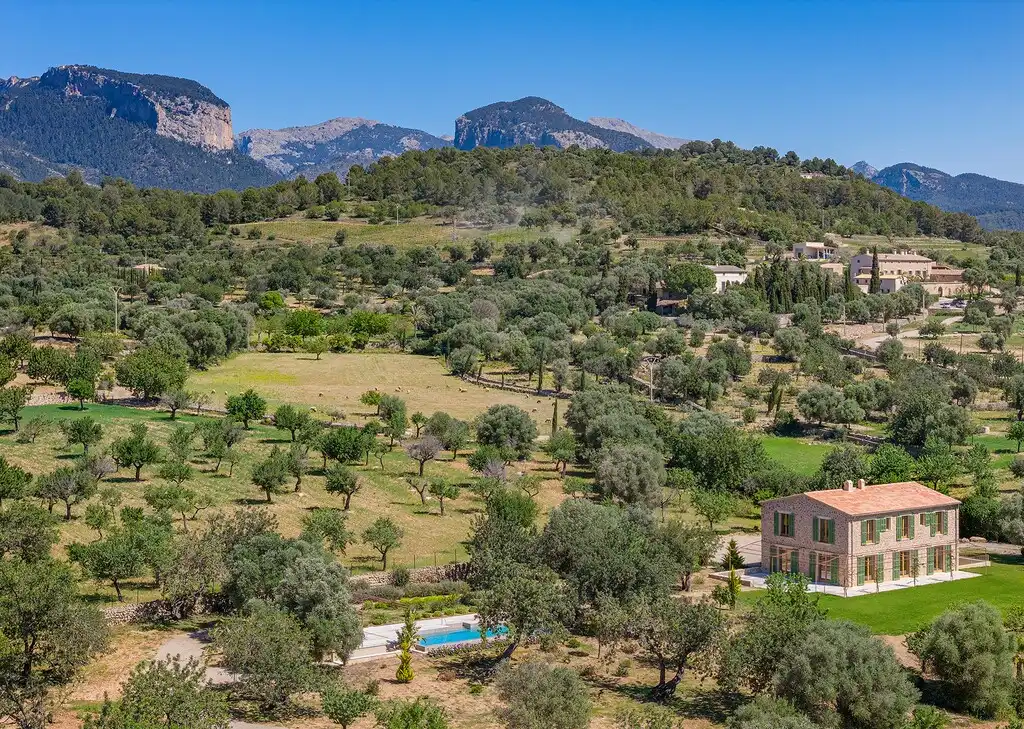 Casa rústica con piscina en venta en Alaró