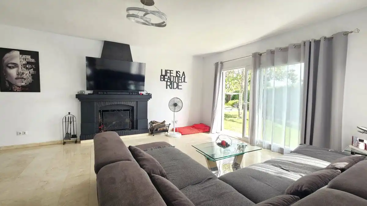 Sala de estar de Casa o chalet en venta en Sotogrande con Aire acondicionado, Jardín privado y Terraza