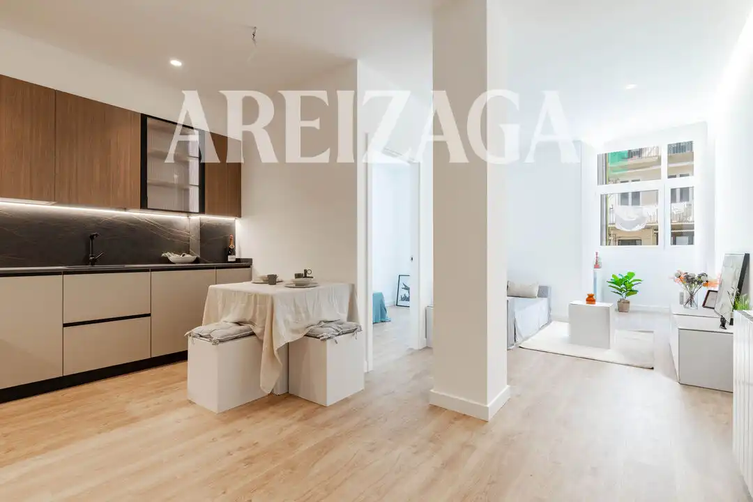 Habitación de Piso en venta en Donostia - San Sebastián  con Calefacción, Terraza y Balcón