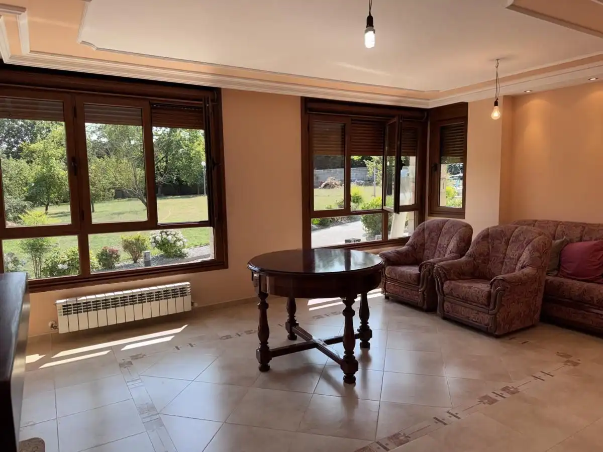 Sala d'estar de Casa o xalet en venda en Siero amb Calefacció, Jardí privat i Terrassa