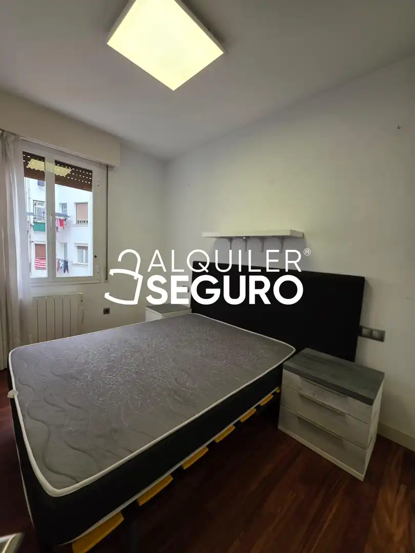 Habitación de Piso de alquiler en Bilbao  con Calefacción y Amueblado