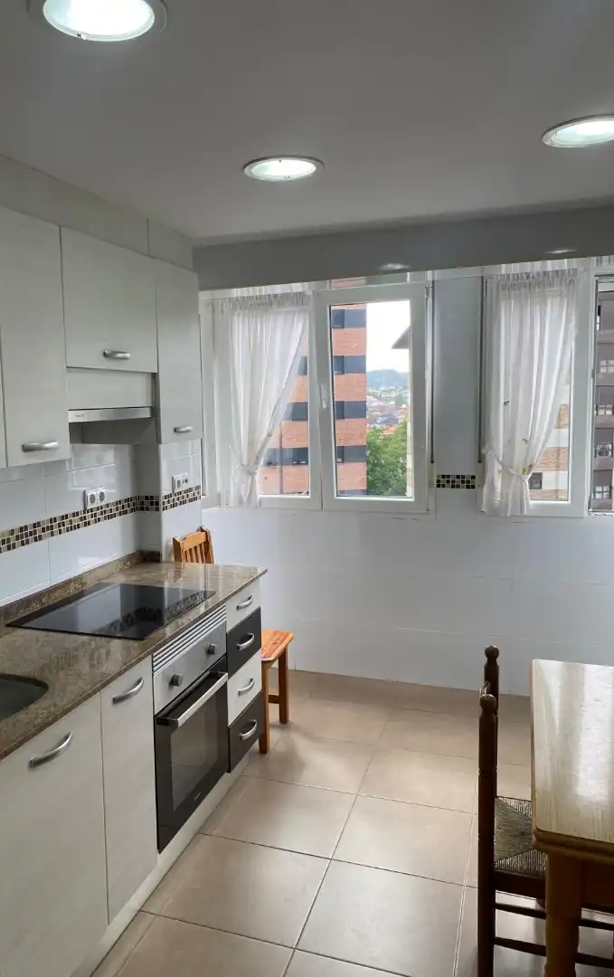 Cocina de Piso en venta en Avilés con Amueblado y Balcón