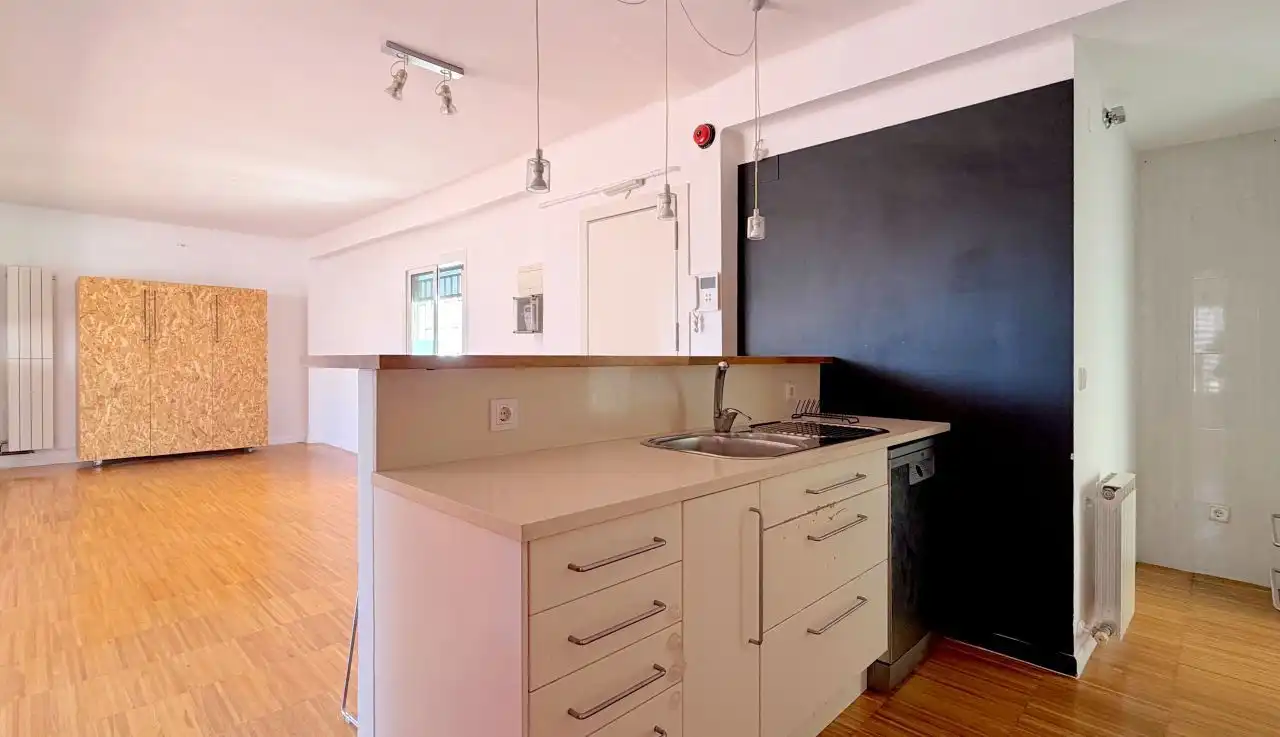 Küche von Wohnung zum Verkauf in Barcelona mit Klimaanlage, Heizung und Terrasse