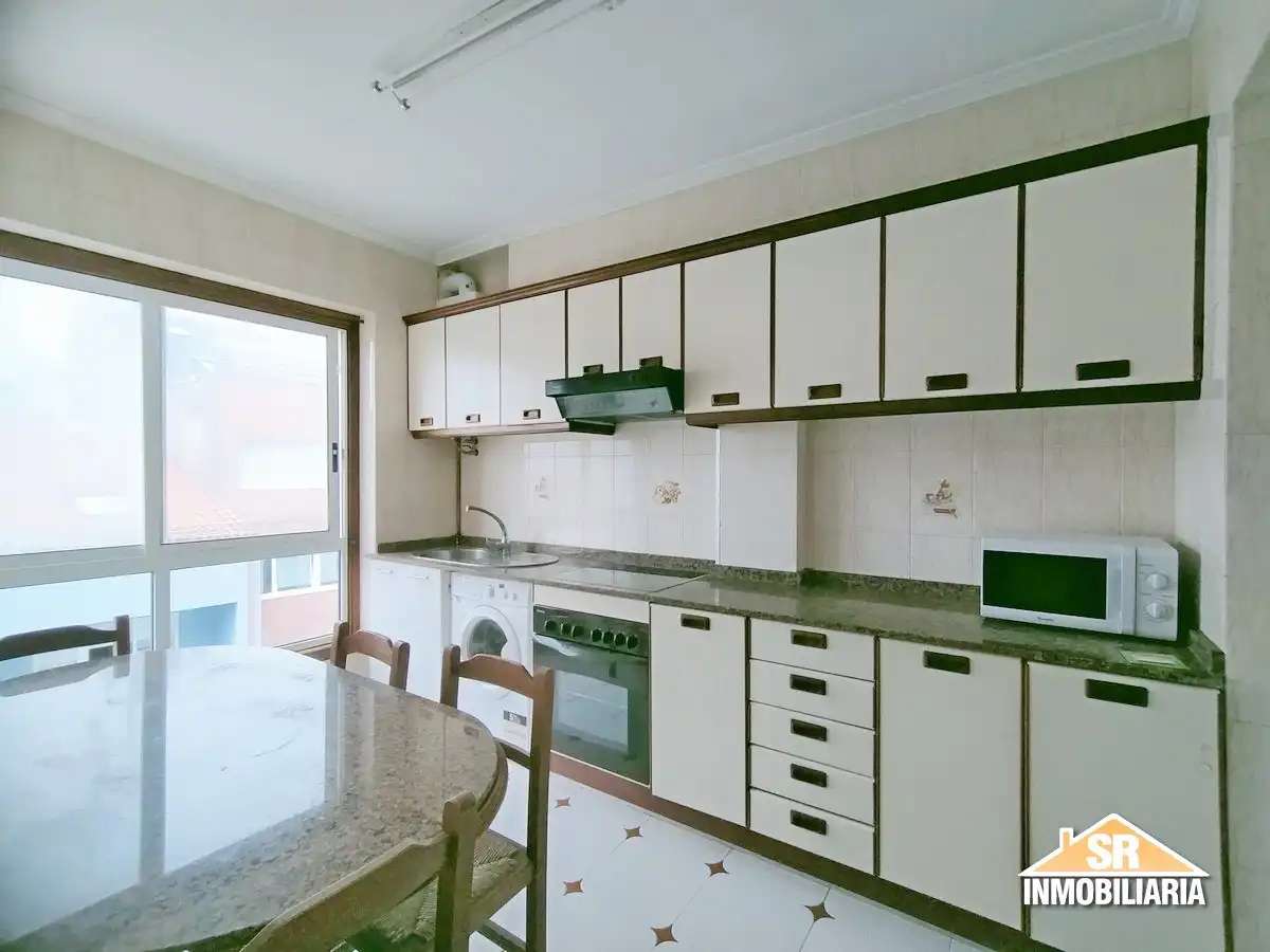 Cocina de Piso de alquiler en A Coruña Capital  con Amueblado, Horno y Lavadora