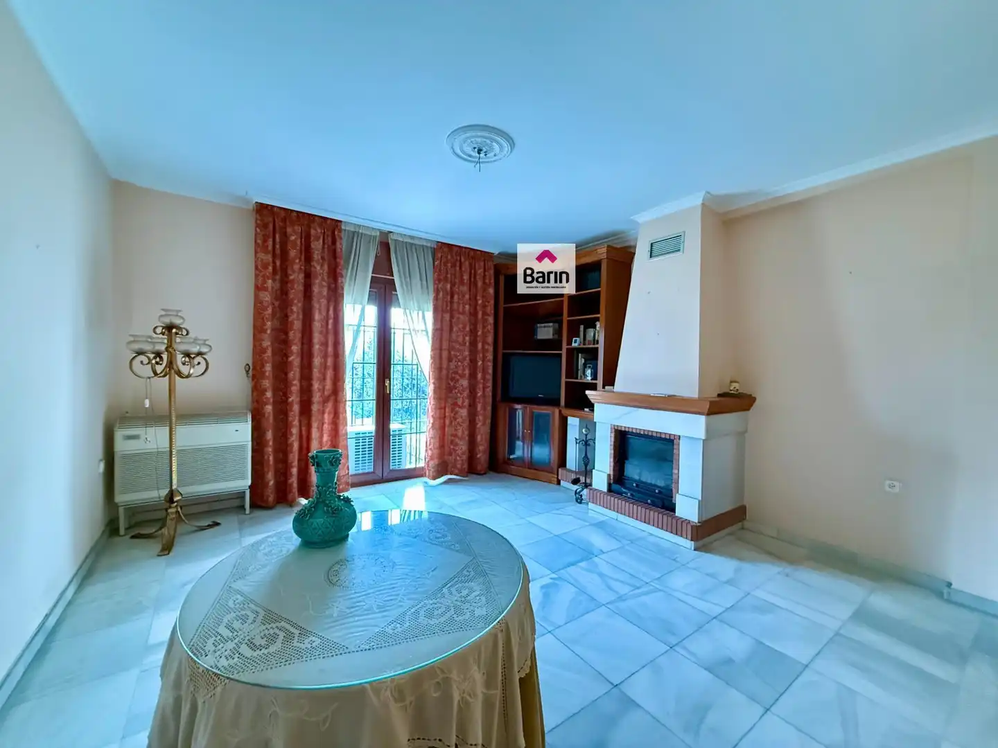 Sala d'estar de Casa o xalet en venda en Córdoba amb Jardí privat, Terrassa i Traster